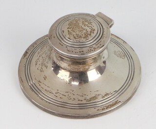 A circular silver capstan inkwell Birmingham 1910, 7cm 