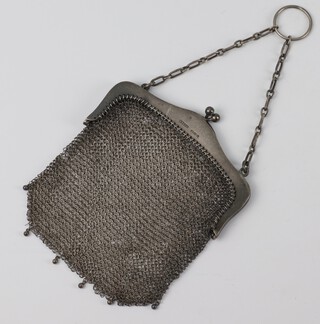 An Edwardian 925 standard silver mesh purse 82 grams 