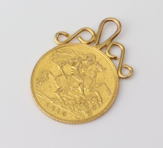 A half sovereign 1910, in a 9ct yellow gold 0.5 gram, scroll mount 