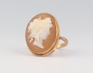 A 9ct yellow gold oval cameo ring carved with a female portrait 3.3 grams, size N 