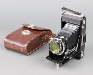 A Zeiss Ikon Nettar 510/42 folding camera 120 roll film 1936, serial no.4150652 together with a fitted leather case together an Eastman Kodak folding 1A pocket camera with a leather case