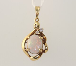 An 18ct yellow gold white opal 1.0ct and diamond 0.06ct pendant 25mm, 2.1 grams 