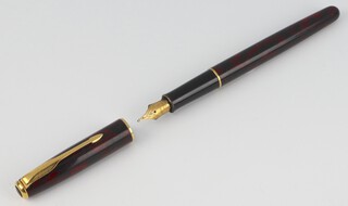 A Parker black and red marbled fountain pen with 18ct gold nib 