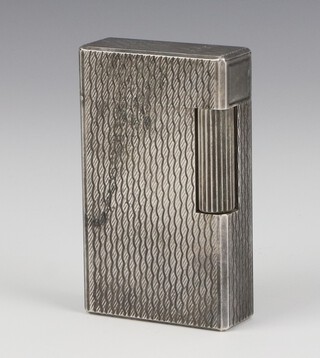 A gentleman's silver plated Dupont cigarette lighter 