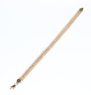 A 9ct yellow gold double curb bracelet, 18cm, 4.7 grams (broken clasp) 