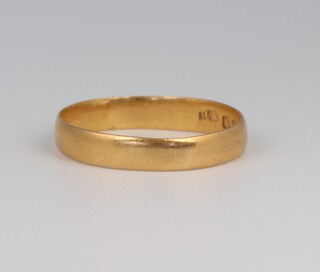 A 22ct yellow gold wedding band, size P, 2 grams