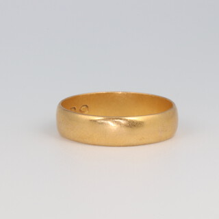 A 22ct yellow gold wedding band, size P, 4 grams 