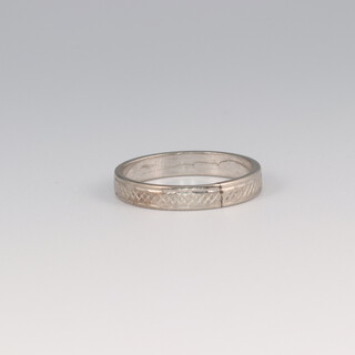 A 14ct white gold wedding band size I 1/2, 2.8 grams 