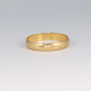 An 18ct yellow gold wedding band size S, 3 grams 