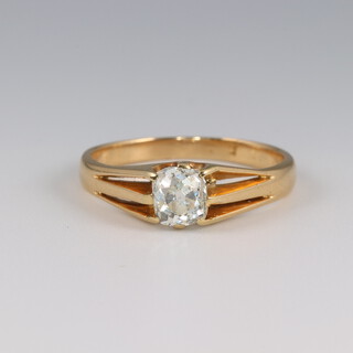 A gentleman's 18ct yellow gold mine cut diamond ring 0.7ct, size T 1/2, 4 grams