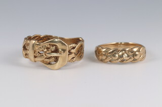 A gentleman's 9ct yellow gold buckle ring, a smaller twist ring sizes I 1/2 and O, 5.9 grams 