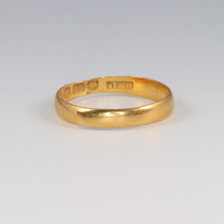 A 22ct yellow gold wedding band, size O, 2.1 grams 