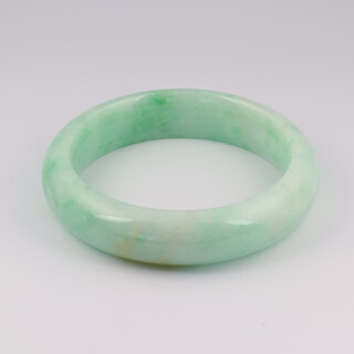 An apple green jade bangle, interior diameter 5cm 