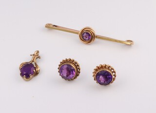 An Edwardian 15ct amethyst bar brooch 2.7 grams, a pair of 9ct yellow gold amethyst ear studs and a pendant  3.5 grams