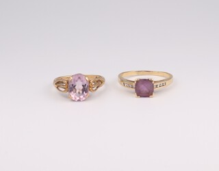 Two 9ct yellow gold amethyst rings, sizes N and R, 5.7 grams 
