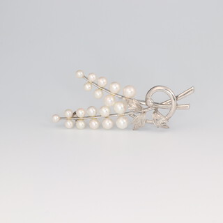 A silver and cultured pearl spray brooch 7.4 grams 