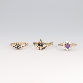 Three 9ct yellow gold gem set rings sizes M, O and P, 5 grams 