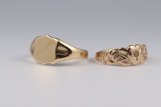 Two 9ct yellow gold signet rings, sizes M and N, 3.7 grams