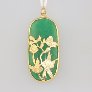 A gilt mounted green hardstone pendant 45mm