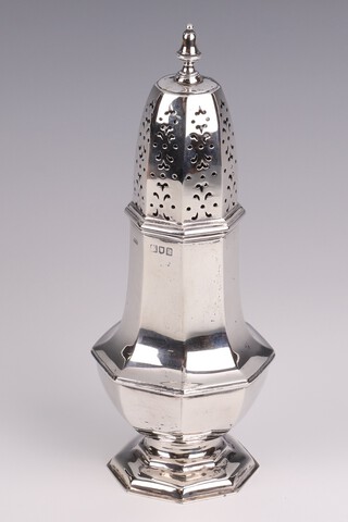 An Edwardian silver Queen Anne style octagonal sugar shaker Birmingham 1909, 20cm, 206 grams 