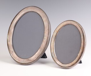 Two oval silver photograph frames Sheffield 1989, 17cm and 22cm 