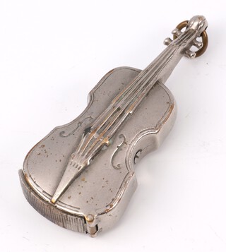An Edwardian metal novelty vesta in the form of a violin 6.5cm