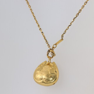 An 18ct yellow gold necklace, 44cm, with a ditto repousse rattle pendant, 7.1 grams 