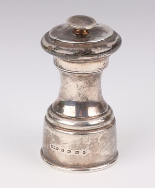 A Victorian silver pepper mill Birmingham 1888 8cm, gross weight 124 grams