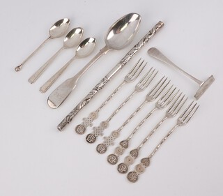 Six Chinese silver forks, 4 spoons, a pusher and comb back, 210 grams 