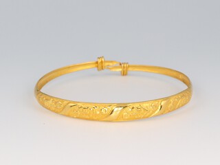 A 22ct yellow gold bright cut expanding bangle 7.4 grams 