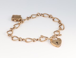 A 9ct yellow gold bracelet with heart padlock and 1 charm, 12 grams 