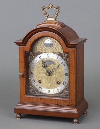 Warmink, a Georgian style striking bracket clock with 11cm gilt dial, silvered chapter ring, Roman numerals, contained in an arched mahogany case 25cm x 17cm x 10cm, complete with key 
