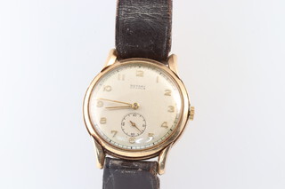 A gentleman's 9ct yellow gold Rotary Maximus wristwatch with seconds at 6 o'clock contained in a 33mm case, the case numbered 371 the movement 76 