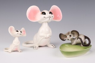 A Continental mid-Century porcelain figure of a wobbly head mouse 16cm, a ditto of a baby mouse 9cm, ditto wobbly mouse ashtray 