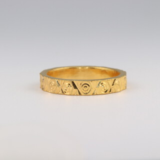 A 22ct yellow gold bright cut wedding band, 5.5 grams, size M