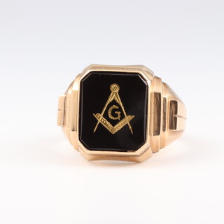 A 14ct yellow gold enamelled Masonic ring, size T, 8.2 grams