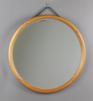 An Edwardian Georgian style circular bevelled plate mirror contained in a gilt reeded frame 55cm 