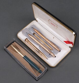 A Cross gilt cased ballpoint pen and propelling pencil, 2 pencils and a fountain pen 