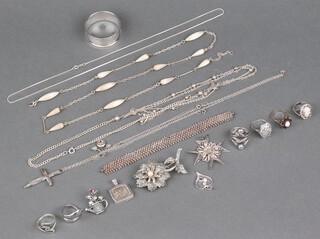 A silver napkin ring and minor silver jewellery 