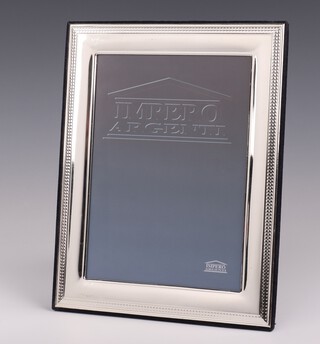 A modern rectangular silver photograph frame 23cm x 18cm 