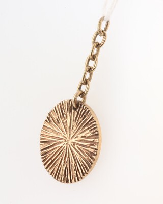 A 9ct yellow gold charm with bark finished decoration and engraved inscription, 8.6 grams 