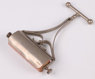 An Edwardian silver plated novelty desk blotter in the form of a lawn roller 16cm 