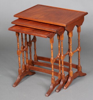 A nest of 3 Georgian style rectangular mahogany coffee tables on turned supports 56cm h x 51cm w x 35cm d 