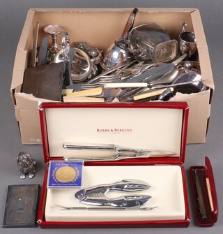 A quantity of mixed silver plated flatware 