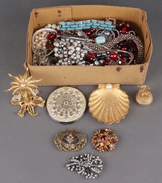 A Mexican 925 silver and turquoise bracelet and a quantity of vintage costume jewellery 