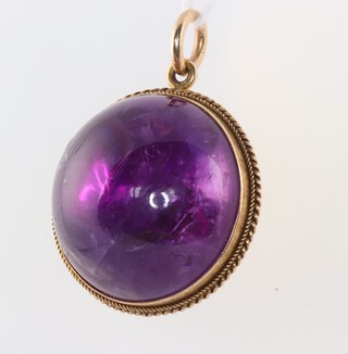 A Victorian 9ct yellow gold circular cabochon amethyst pendant, 30mm, 11 grams 