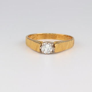 An 18ct yellow gold single stone diamond ring approx. 0.30ct, size M 1/2, 3.4 grams 