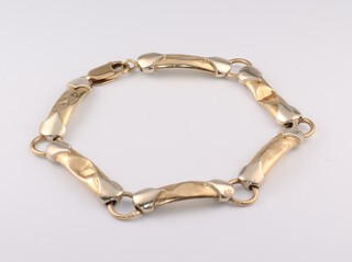 A 2 colour 9ct gold hollow bracelet, 18cm, 13 grams 