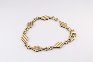 A 9ct yellow gold bracelet, 20cm, 9.8 grams 