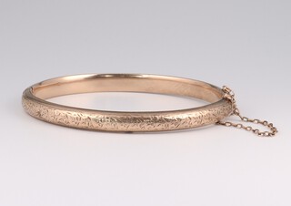 A 9ct yellow gold engraved bangle 6cm diam., 8 grams 